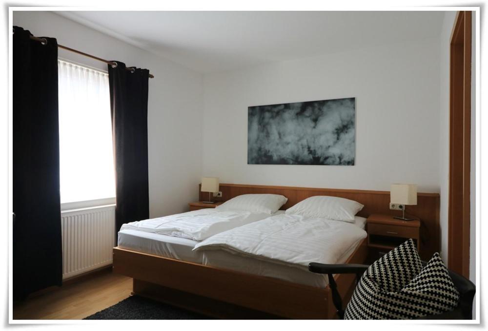 Messeappartementhaus Bockenem Direkt An Der A7 Buitenkant foto