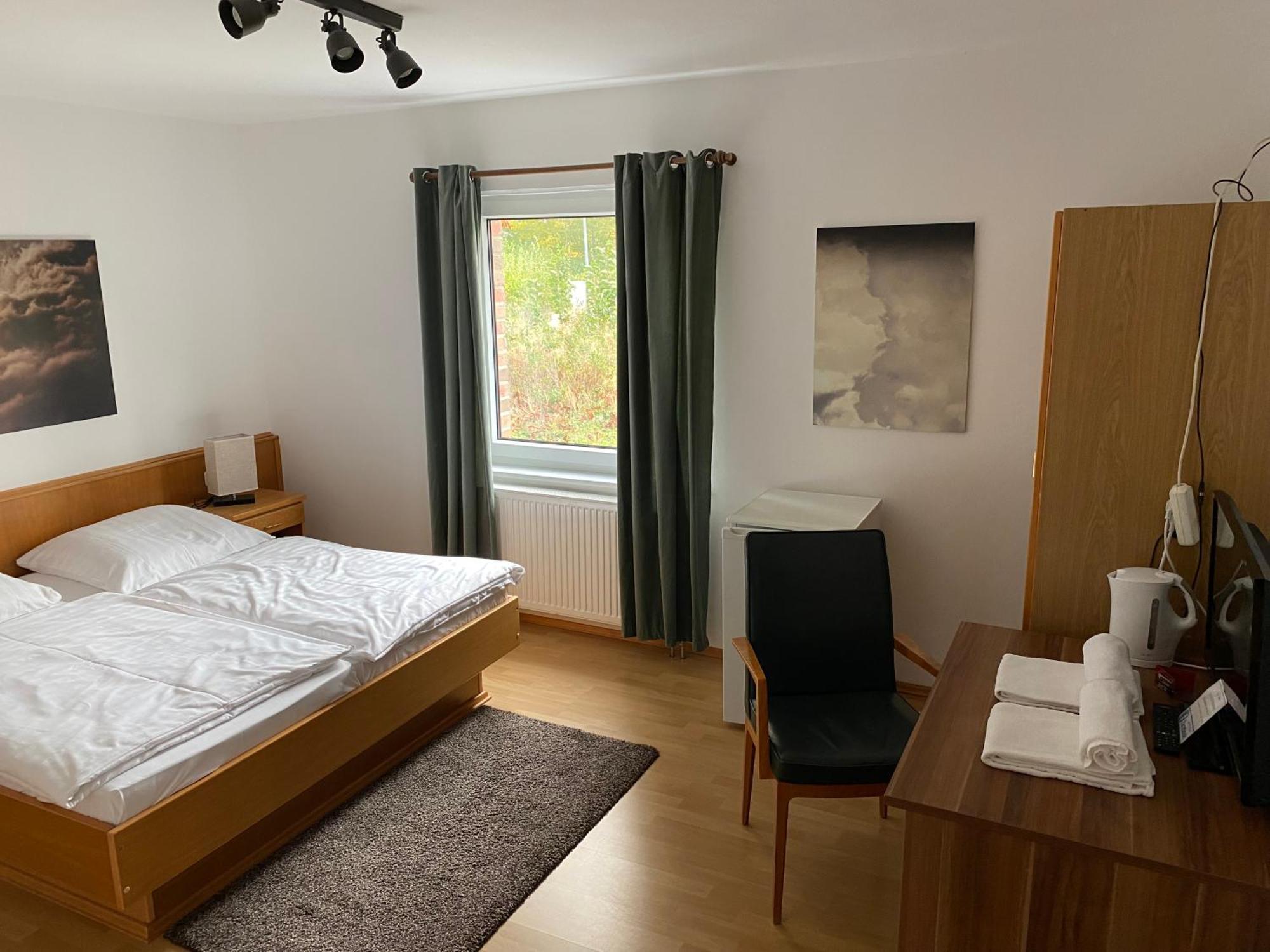 Messeappartementhaus Bockenem Direkt An Der A7 Buitenkant foto